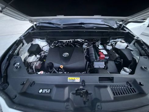 Used 2021 Toyota Highlander XSE FWD image 34