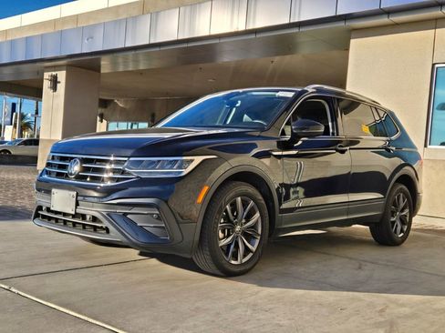 Used 2022 Volkswagen Tiguan SE image 2