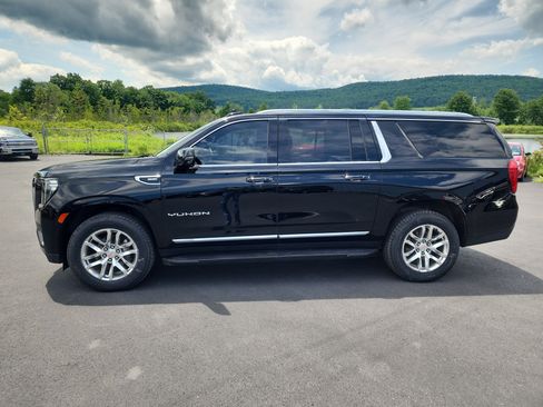 Certified 2024 GMC Yukon XL SLT w/ SLT Luxury Package AWD/4WD image 5