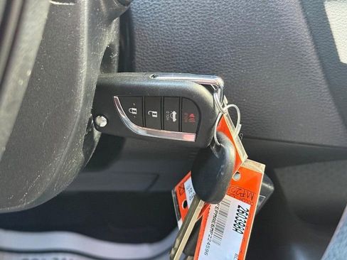 Used 2021 Toyota Corolla LE image 30