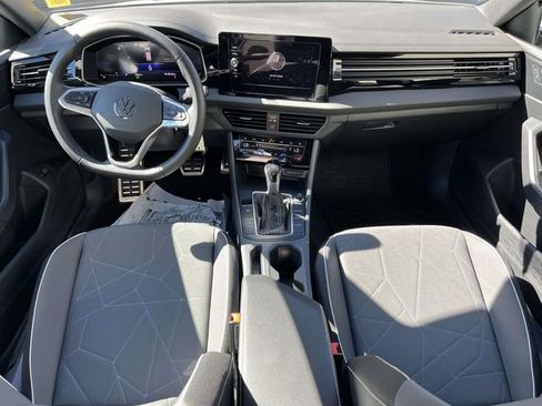 Used 2025 Volkswagen Jetta Sport image 13