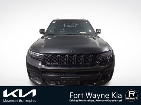 Used 2024 Jeep Grand Cherokee L Altitude AWD/4WD image 3