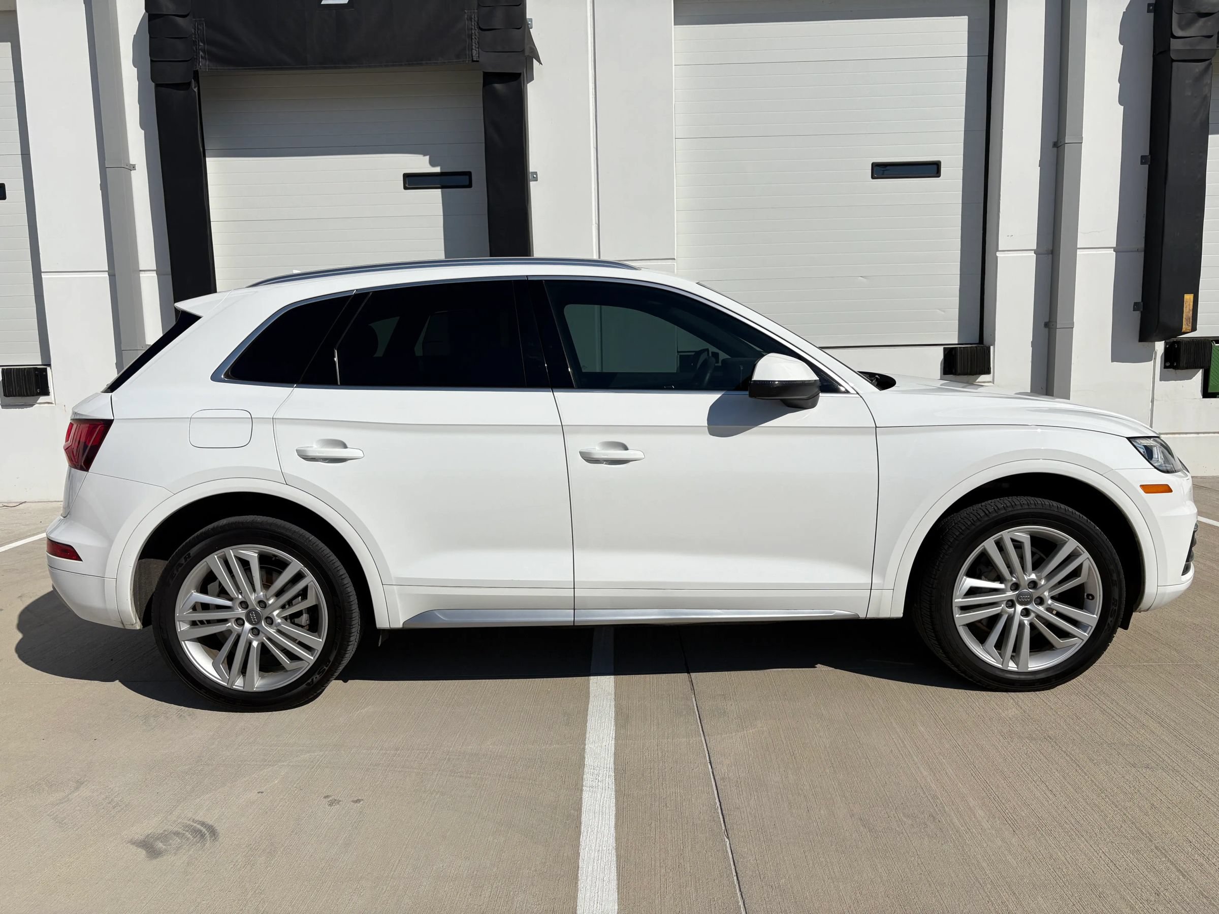 Used 2018 Audi Q5 2.0T Premium Plus w/ Premium Plus Package AWD/4WD image 3