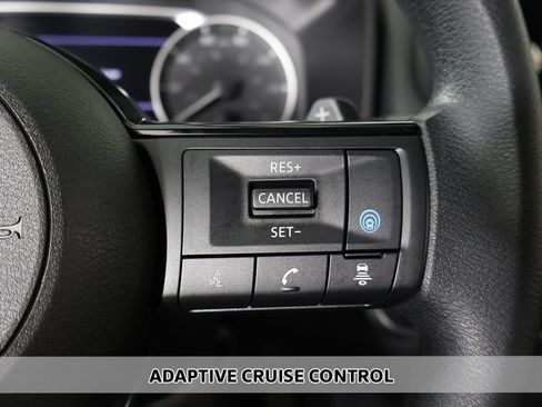 Used 2023 Nissan Rogue SV AWD/4WD image 3