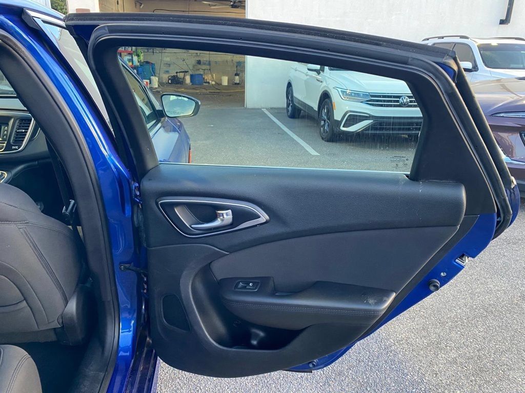 Used 2015 Chrysler 200 Limited w/ Convenience Group FWD image 13