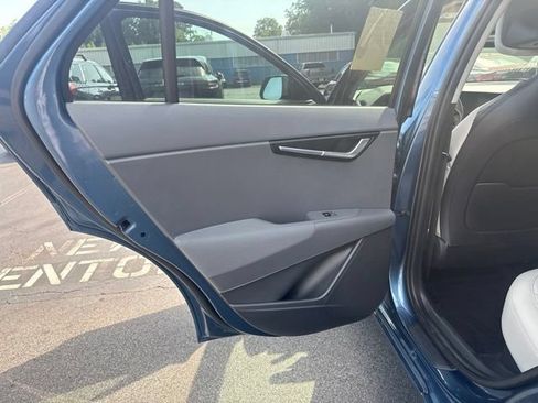 Used 2024 Kia Niro EX Touring FWD image 14