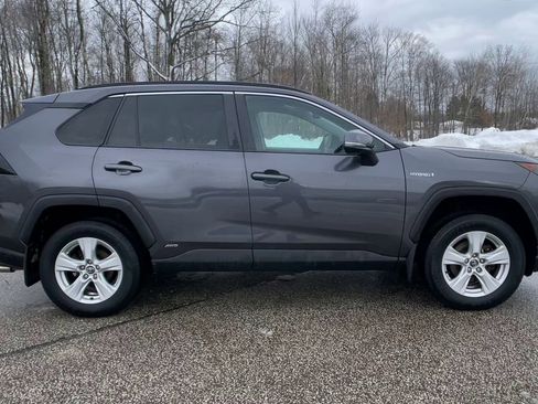 Used 2020 Toyota RAV4 XLE image 10