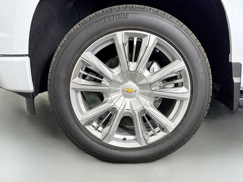 New 2026 Chevrolet Silverado 1500 High Country w/ High Country Premium Package AWD/4WD image 32