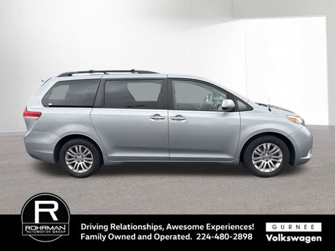Used 2014 Toyota Sienna XLE image 10