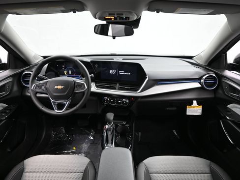 Used 2026 Chevrolet Trax LT w/ Sunroof Package FWD image 14