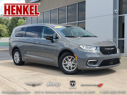 Used 2024 Chrysler Pacifica Touring-L