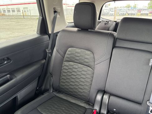 Used 2025 Nissan Pathfinder SV FWD image 38