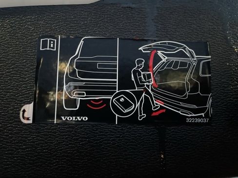 Used 2020 Volvo V60 T5 Momentum w/ Momentum Advanced Package image 11