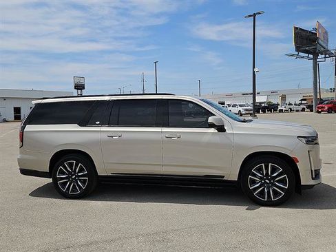 Used 2024 Cadillac Escalade ESV Sport Platinum AWD/4WD image 5
