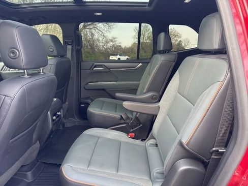 Used 2024 GMC Acadia AT4 w/ Luxury Package image 15