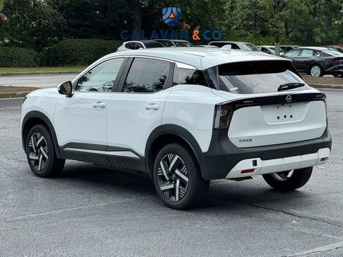 Used 2025 Nissan Kicks SV FWD image 3