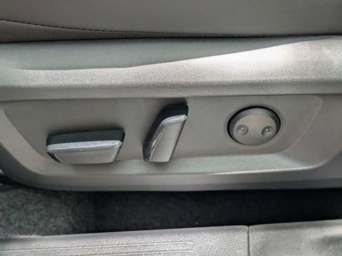 Used 2025 Nissan Rogue SV AWD/4WD image 16