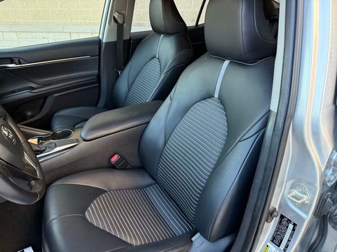 Used 2020 Toyota Camry SE image 13