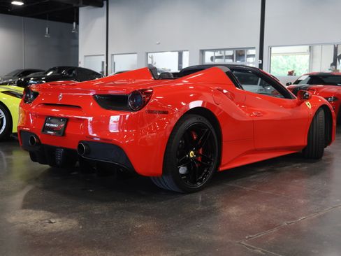 Used 2017 Ferrari 488 Spider RWD image 9