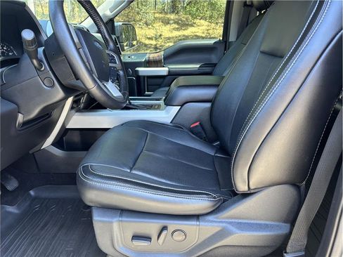 Used 2019 Ford F150 Lariat w/ Equipment Group 502A Luxury AWD/4WD image 9