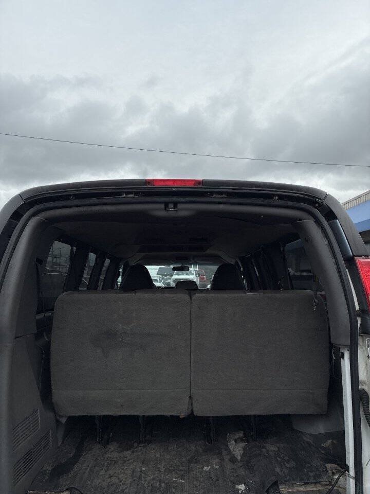 Used 2015 Chevrolet Express 2500 LS RWD image 16