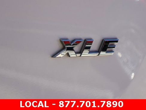 Used 2018 Toyota RAV4 XLE image 8