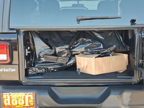 Used 2018 Jeep Wrangler Sport AWD/4WD image 28