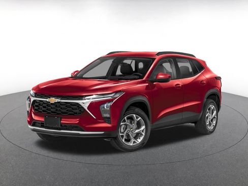Used 2025 Chevrolet Trax LT FWD image 3