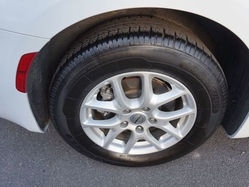 Used 2021 Chrysler Voyager Lxi image 15