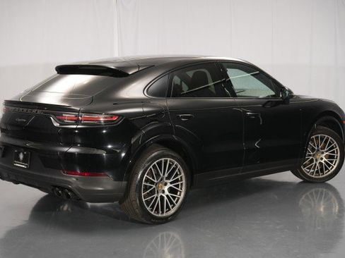 Used 2023 Porsche Cayenne Platinum Edition image 10