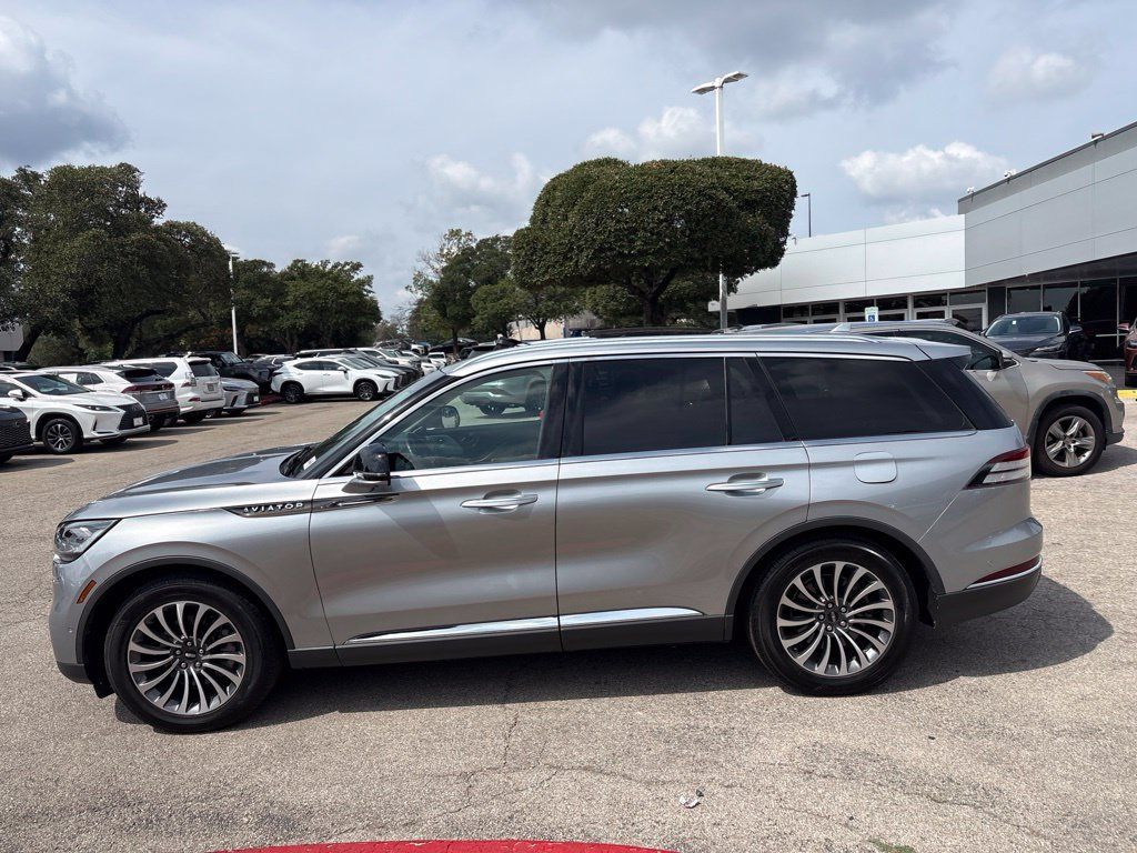 Used 2020 Lincoln Aviator Reserve w/ Equipment Group 201A RWD image 2