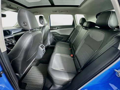 Used 2023 Volkswagen Taos SE w/ Panoramic Sunroof Package FWD image 27