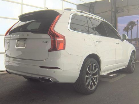 Used 2018 Volvo XC90 T6 Momentum w/ Convenience Package image 5