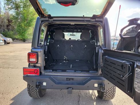 Used 2018 Jeep Wrangler Unlimited Sport S AWD/4WD image 28