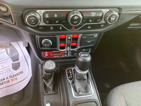 Certified 2024 Jeep Wrangler Unlimited Rubicon w/ Convenience Group image 19