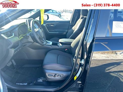 New 2025 Toyota RAV4 SE image 9