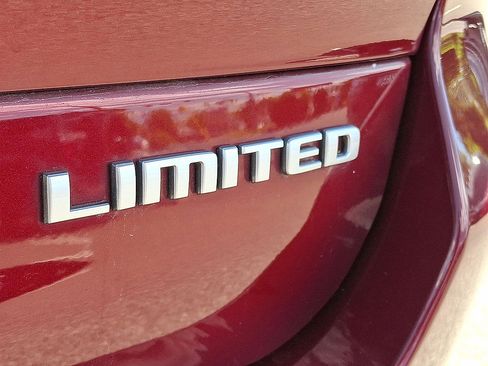 Used 2024 Jeep Grand Cherokee L Limited AWD/4WD image 30