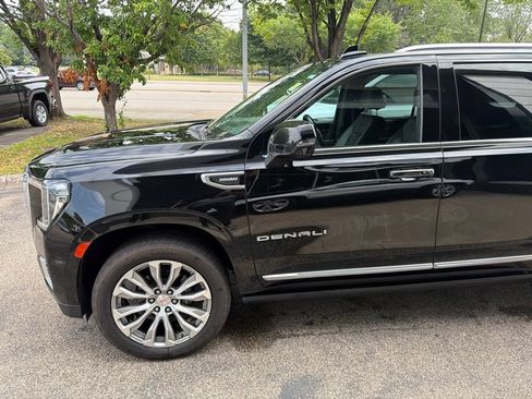 Used 2021 GMC Yukon Denali w/ Denali Premium Package AWD/4WD image 2