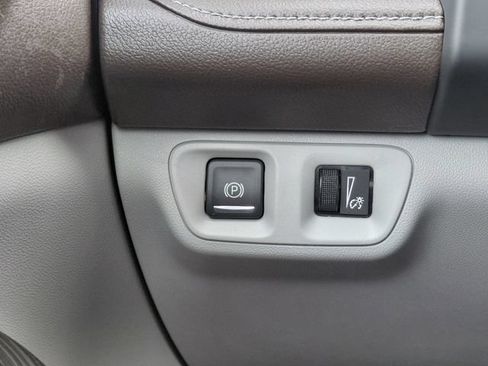 Used 2018 GMC Acadia SLT FWD image 25