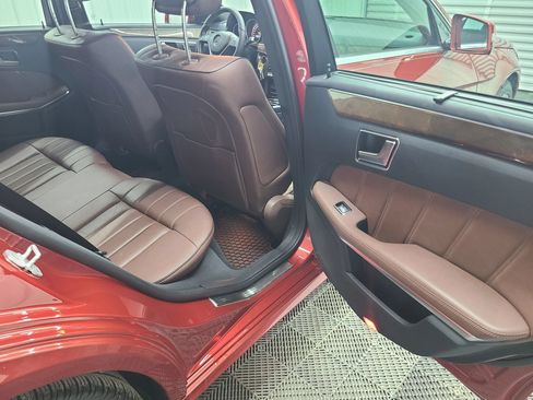 Used 2014 Mercedes-Benz E 350 4MATIC Wagon image 40