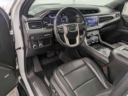 Used 2021 GMC Yukon XL Denali w/ Denali Premium Package image 2