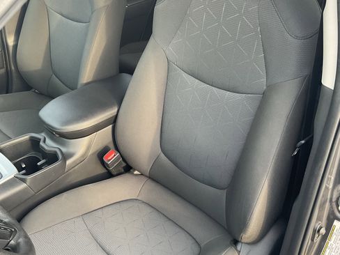 Used 2024 Toyota RAV4 XLE w/ Convenience Package image 6