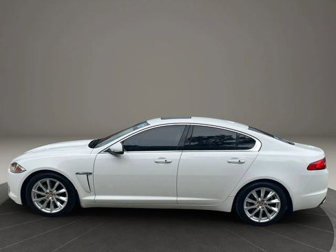 Used 2015 Jaguar XF Premium RWD image 4