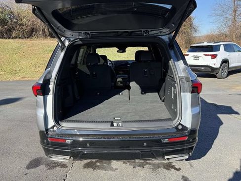 Used 2025 Buick Enclave Sport Touring w/ Power Package AWD/4WD image 5