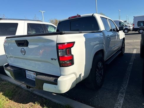 Used 2023 Nissan Frontier SV w/ SV Convenience Package image 3