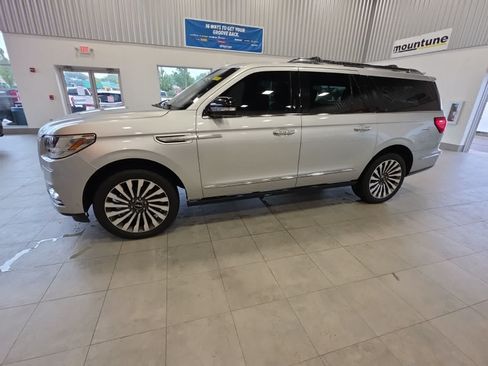Used 2018 Lincoln Navigator L Reserve w/ Technology Package AWD/4WD image 18