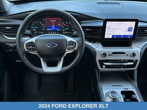 Used 2024 Ford Explorer XLT w/ Class IV Trailer Tow Package AWD/4WD image 15