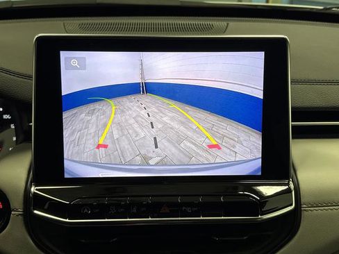 Certified 2025 Jeep Compass Limited image 9