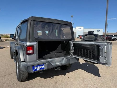 Used 2018 Jeep Wrangler Unlimited Sport AWD/4WD image 6