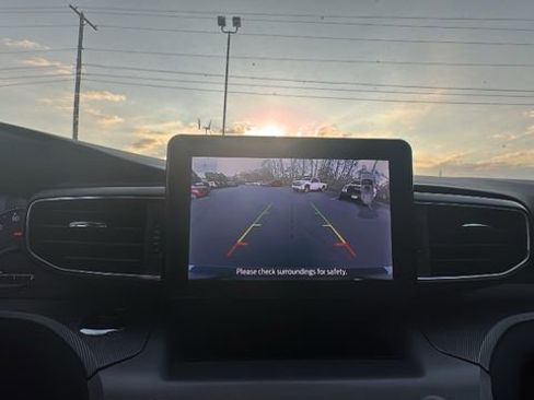 Used 2023 Ford Explorer XLT w/ Equipment Group 202A AWD/4WD image 22